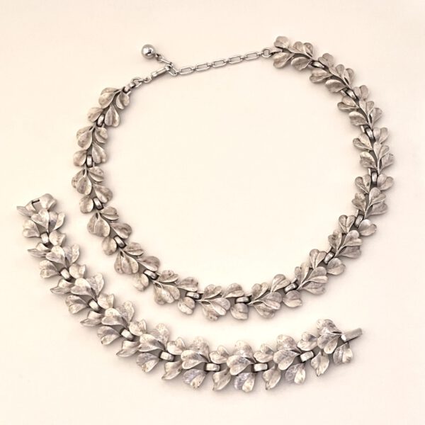 Necklace and ear clips - Image 3