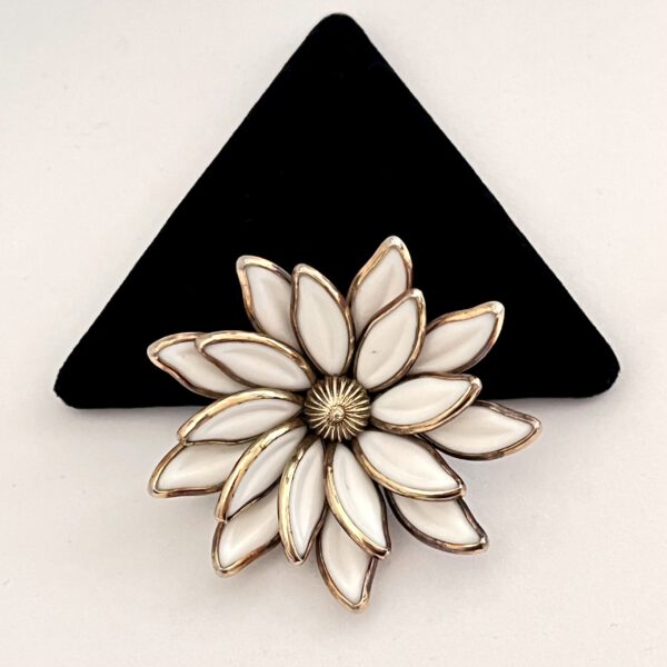 Trifari Flower