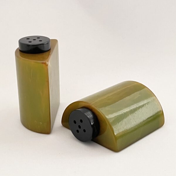 Bakelite salt and pepper shaker - Image 4