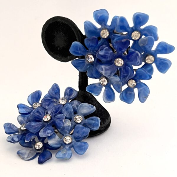 Blue flower ear clips - Image 4