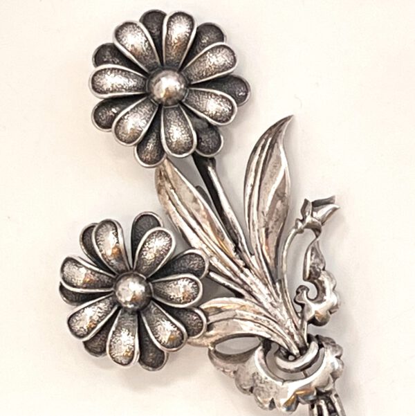 Floral silver brooch - Image 5