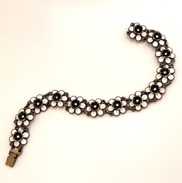 Black and white enamel flower bracelet - Image 5