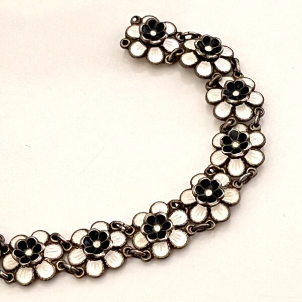 Black and white enamel flower bracelet - Image 4