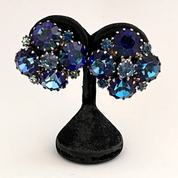 Blaue Strassohrclips von Weiss