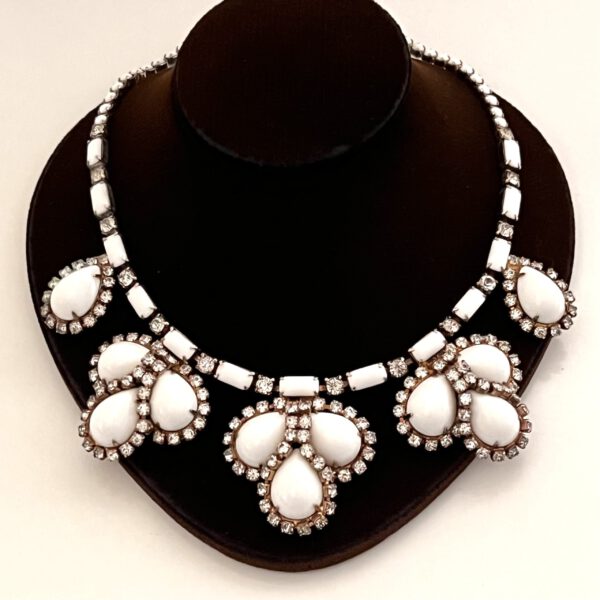 White necklace from the fifties by Hobé - Image 2