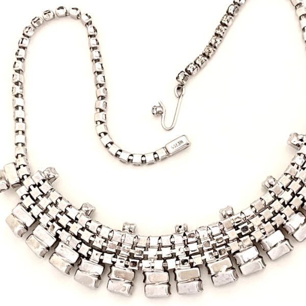 Collier von Weiss