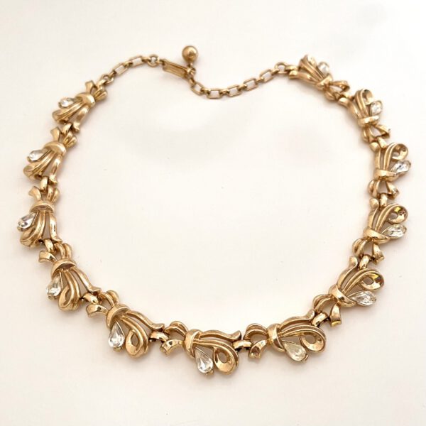 Vintage Trifari Collier