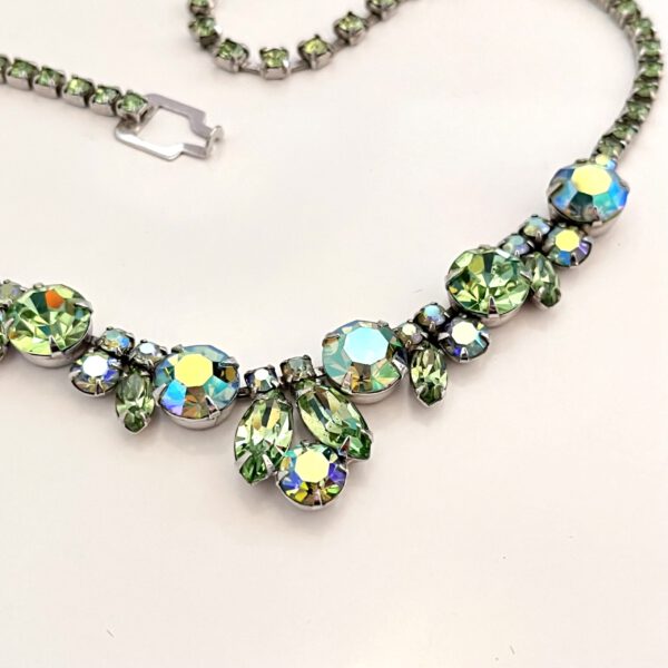 Collier von Weiss