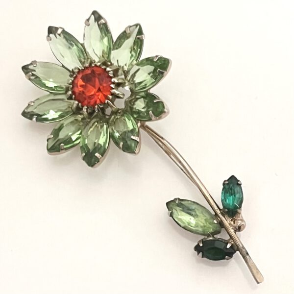 Vintage Weiss Flower