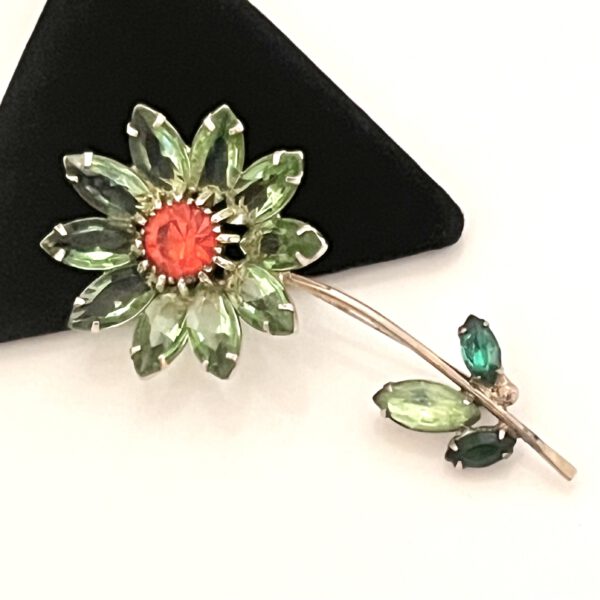 Vintage Weiss Flower