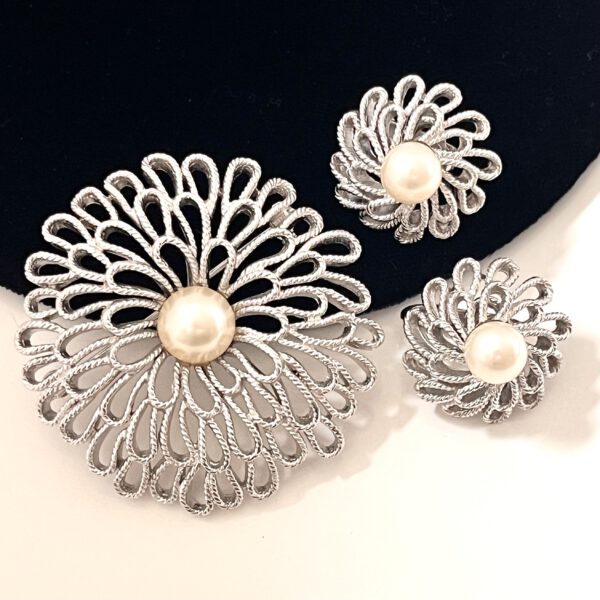 Brosche und Clips von Trifari