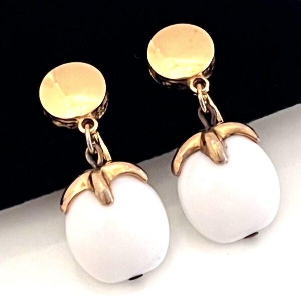 Glasfrüchteohrclips von Trifari