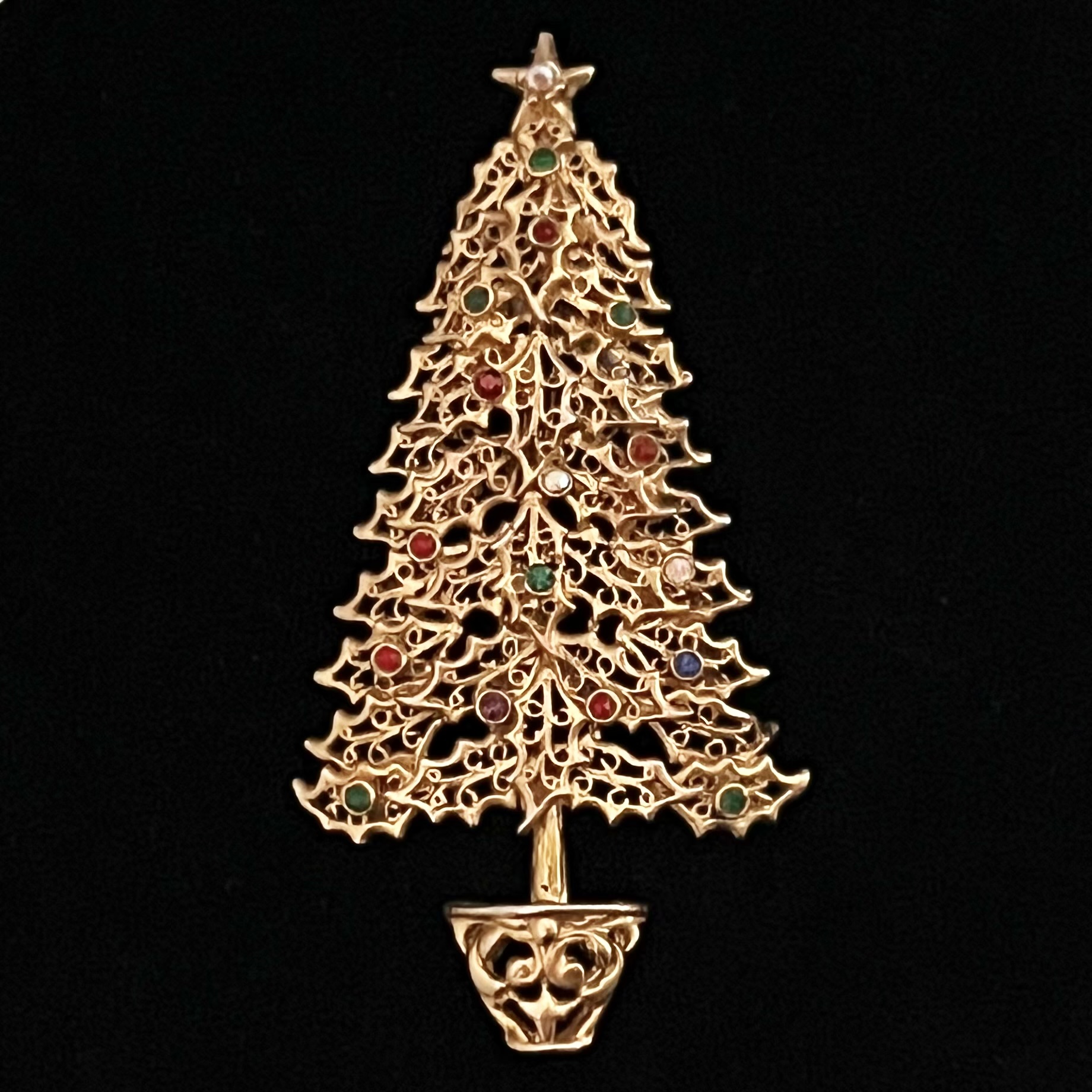 Schöne alte Brosche in Form eines Weihnachtsbaumes