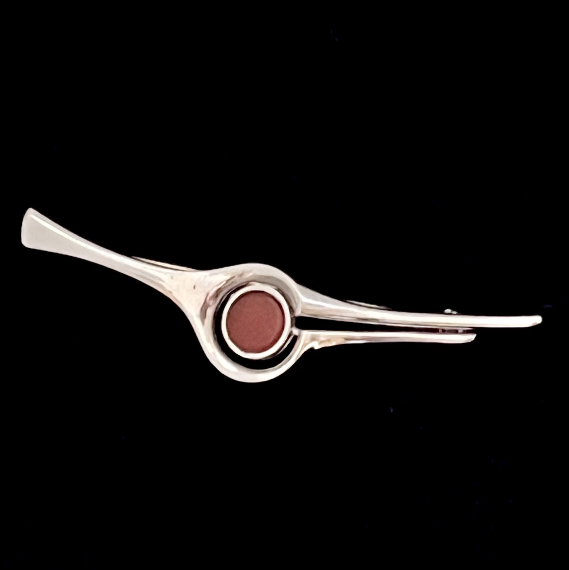 Silberbrosche mit Karneol