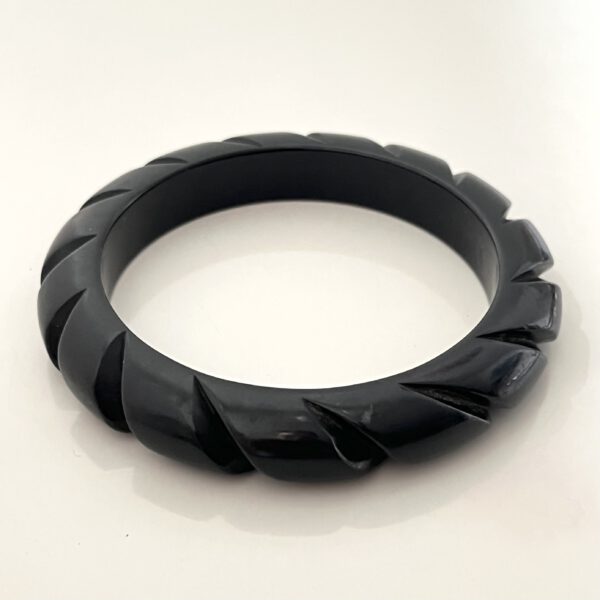 Armreif Bakelit geschnitzt